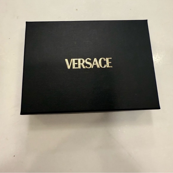 VERSACE Coral Quilted 100% Leather Card Holder Medusa BRAND NEW W/ Box Dust Bag - Picture 13 of 15